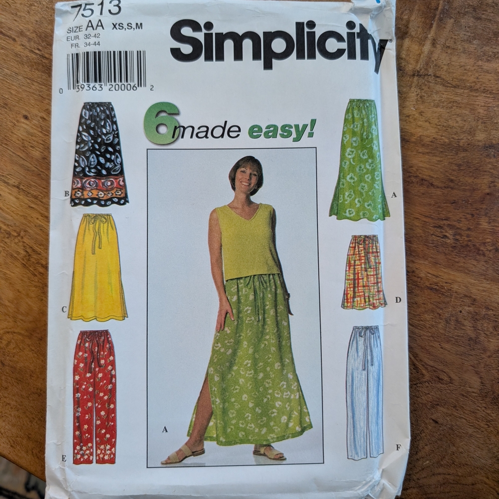 4/$20 NWT Simplicity Women's Green Floral Skirt Pattern -Uncut